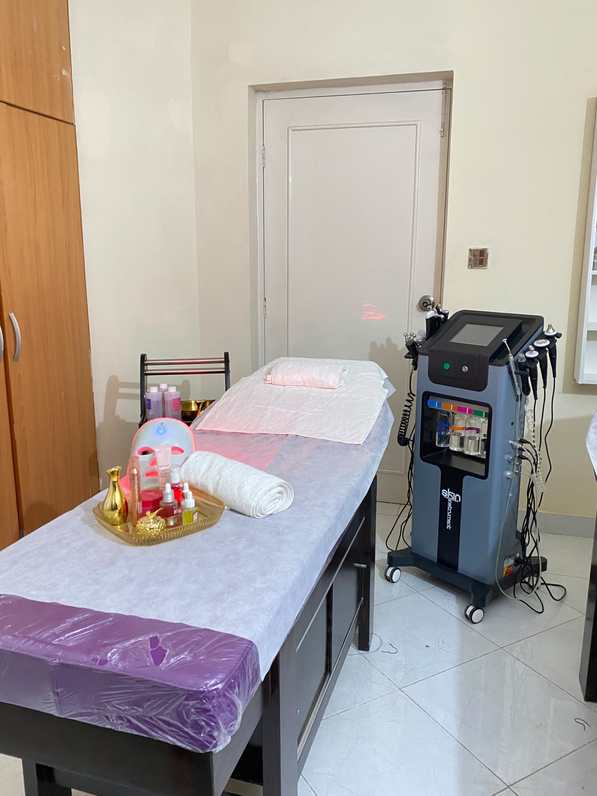 Royal Glow Facial Treatment Suite